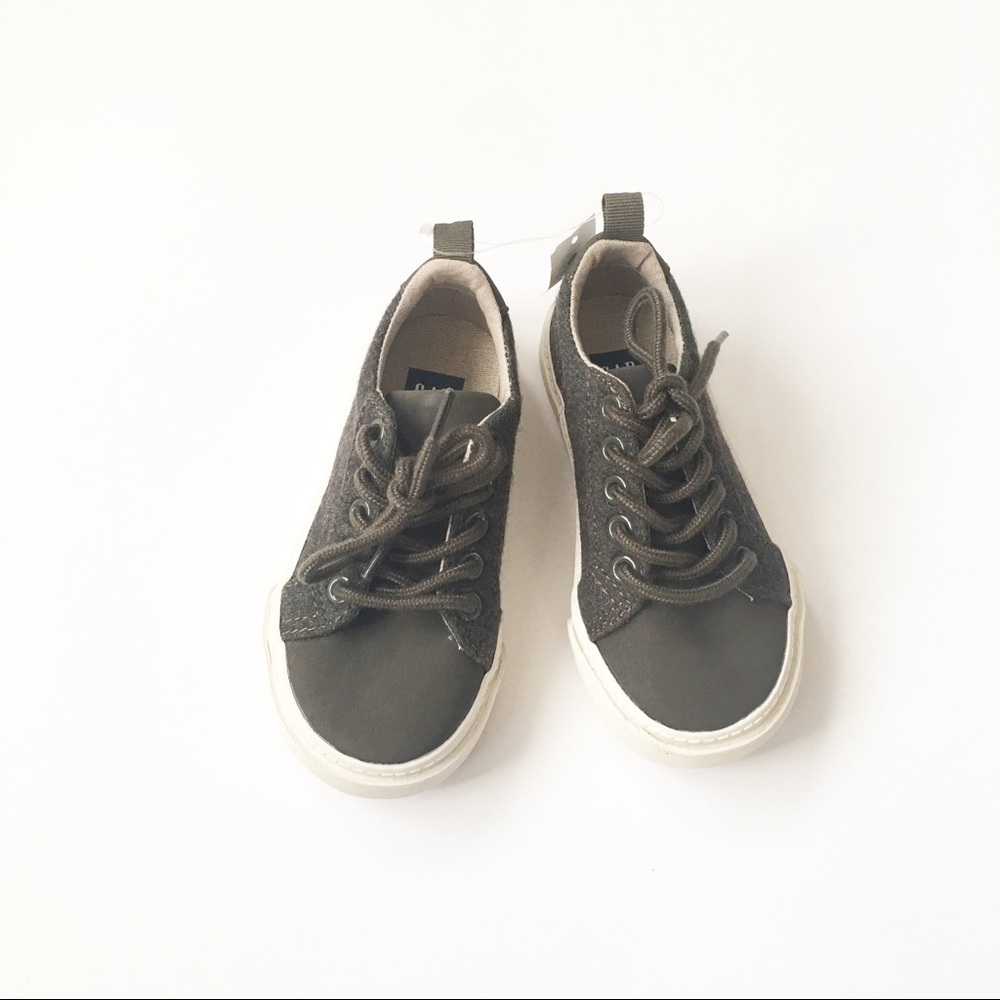 NWT Gap Sneakers